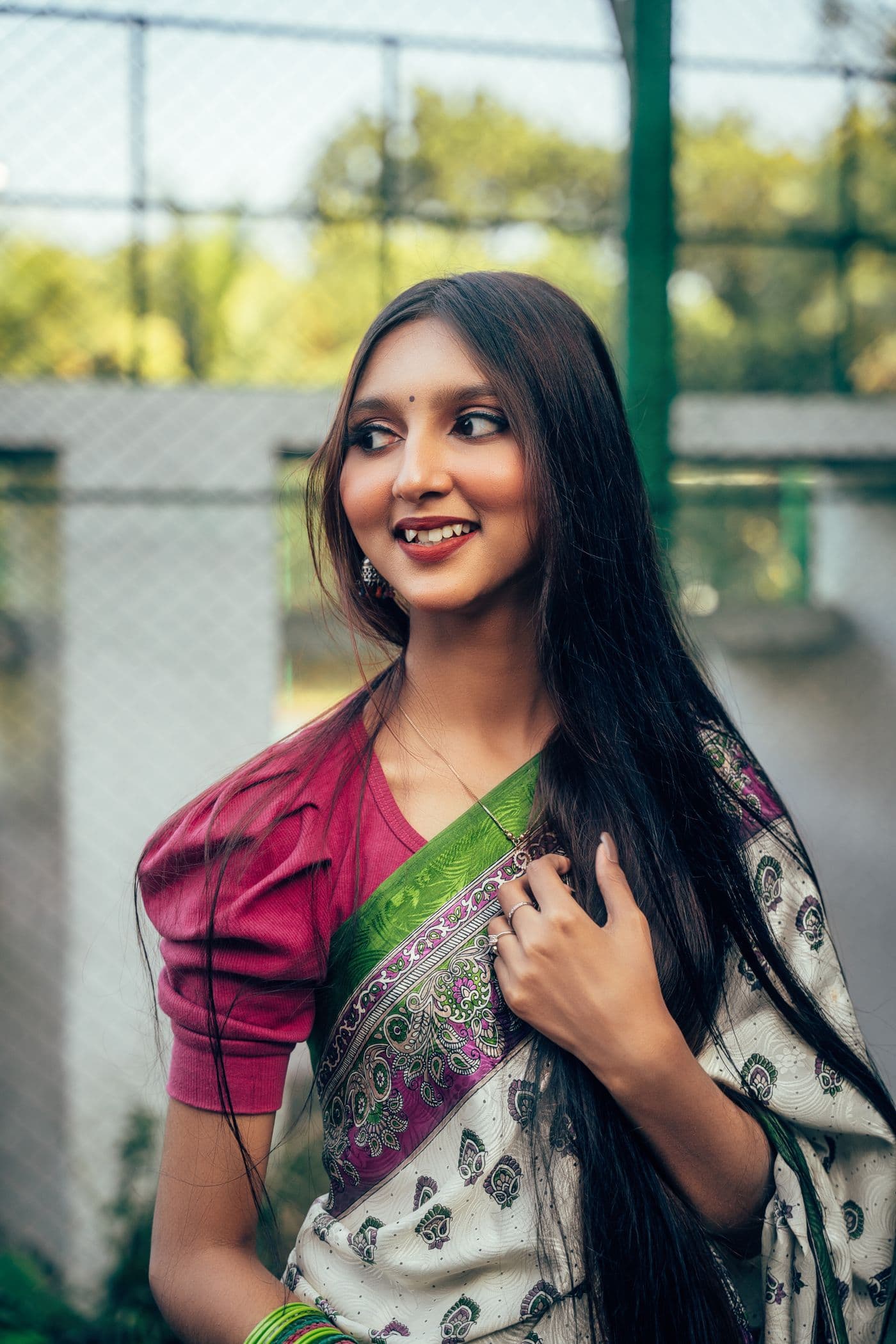 হাতে বোনা জামদানি শাড়ি